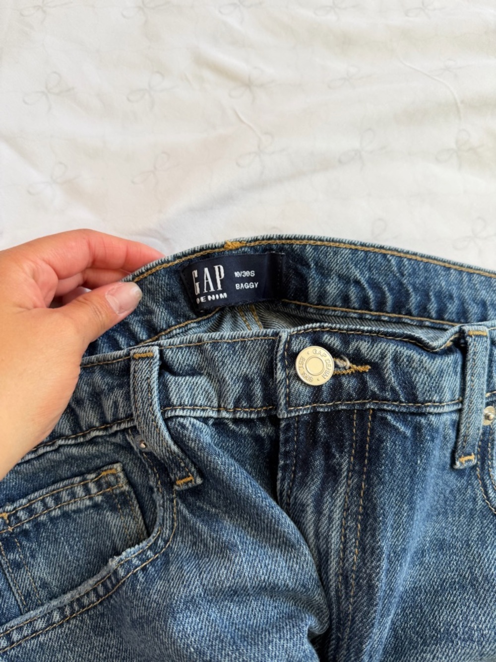 GAP Women's Boyfriend Baggy Jeans - Distressed Blue Denim